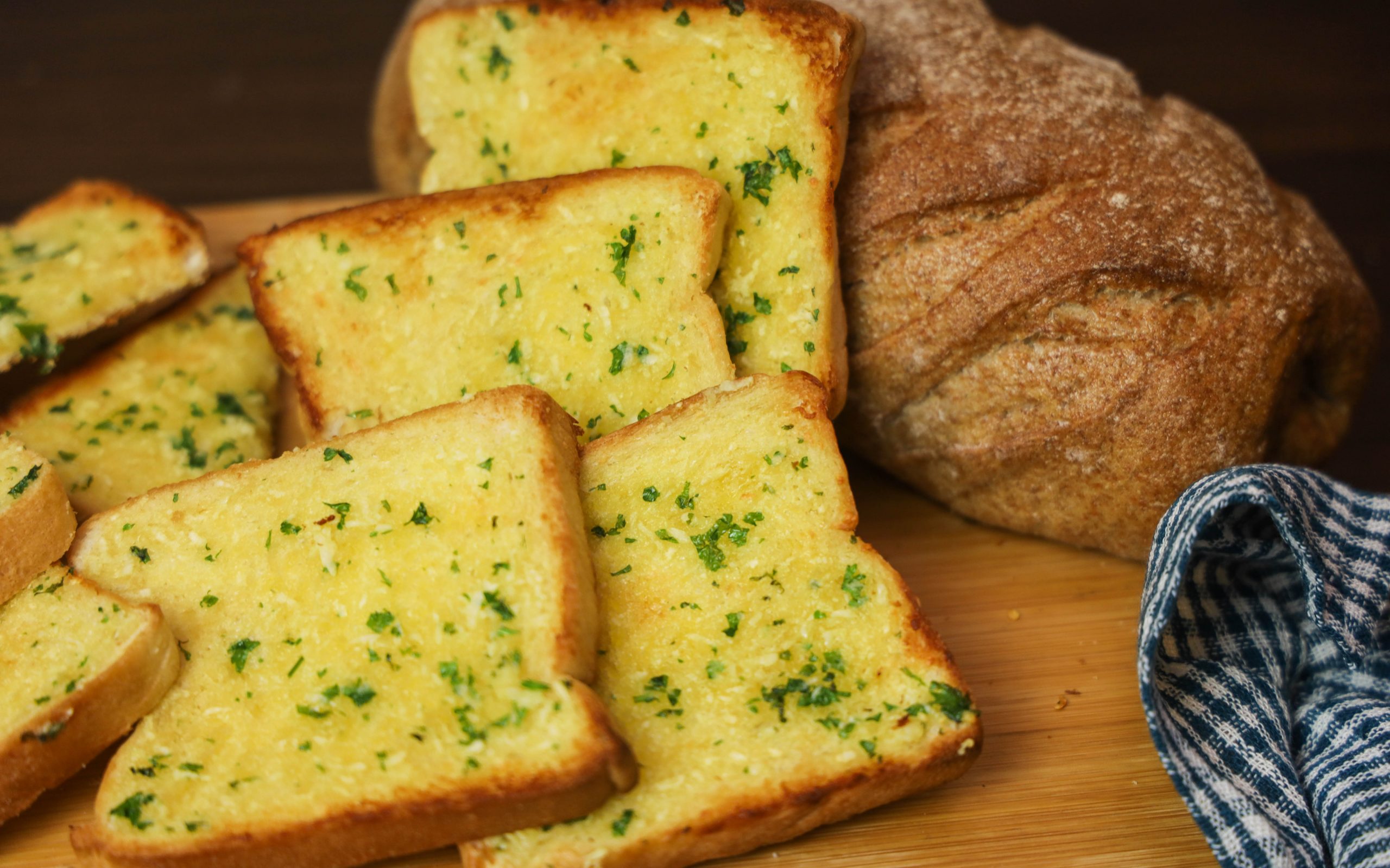 How to Make Garlic Bread at Home Using Toaster Oven - Friend Cheap Menu