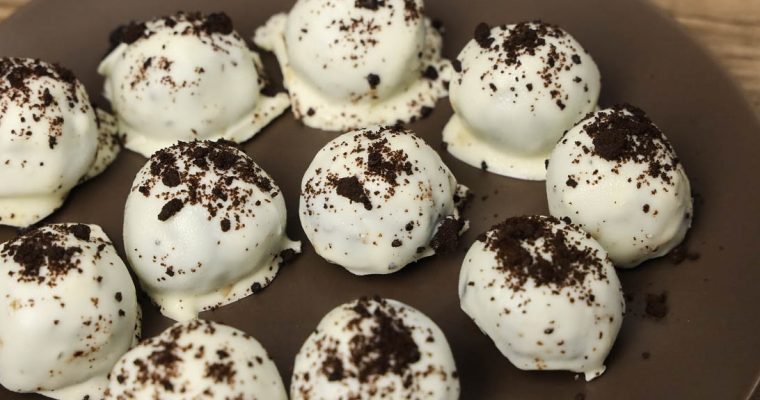 Easy Homemade Oreo Balls Recipe ( No Bake Dessert ) – Oreo Cookies Truffles