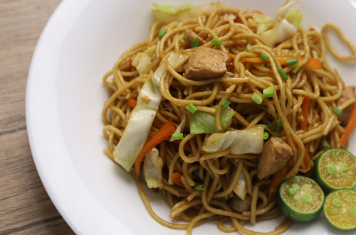 Stir fry egg noodles with chicken