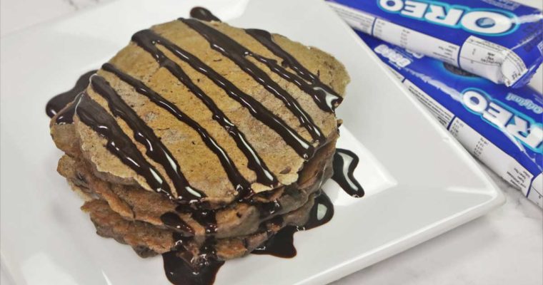 How to Make Oreo Cookie Pancakes (In 10 Minutes!)