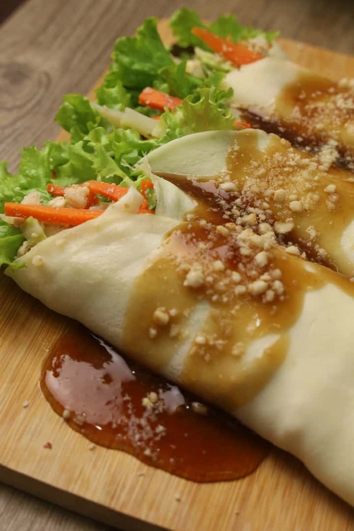 Lumpiang Sariwa With Homemade Wrapper And Sauce