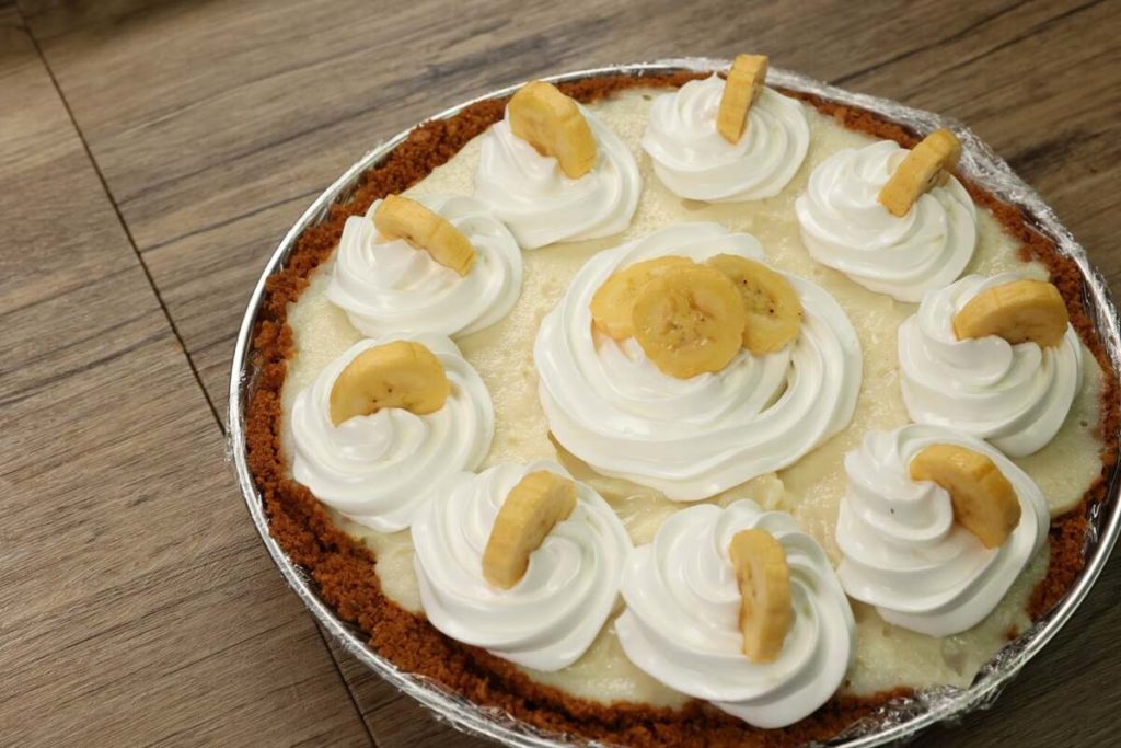 Easy Banana Cream Pie ( No Bake Recipe )