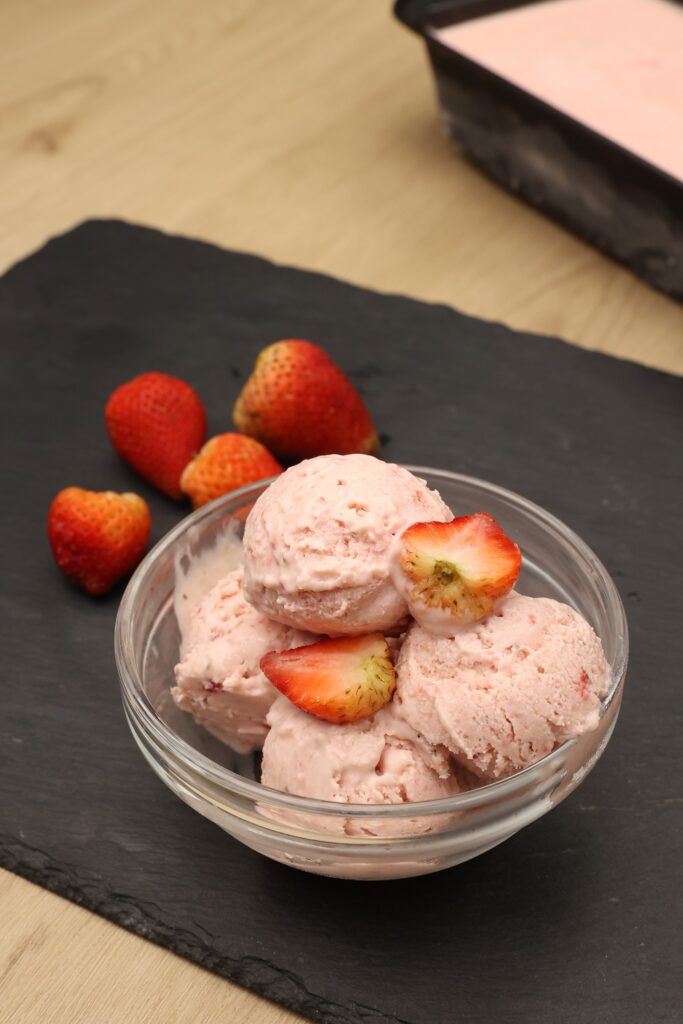 Easy Homemade Strawberry Ice Cream (FRESH!)
